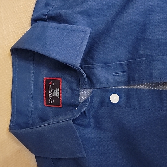 Untuckit button down👕 - Picture 3 of 7